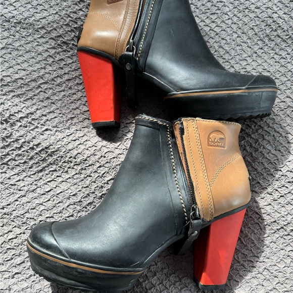 Fun Sorel heeled boot in EUC - Picture 16 of 16
